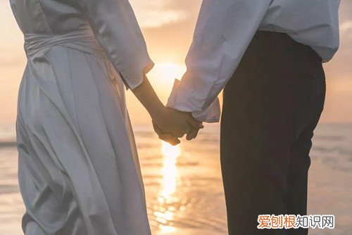 朋友圈情侣秀恩爱的句子 情侣说说秀恩爱霸气