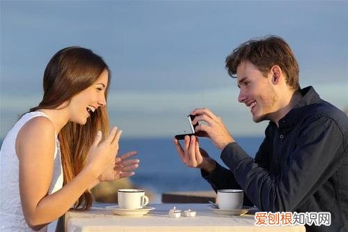 恋爱中到底要不要AA制 恋爱中AA制的好处