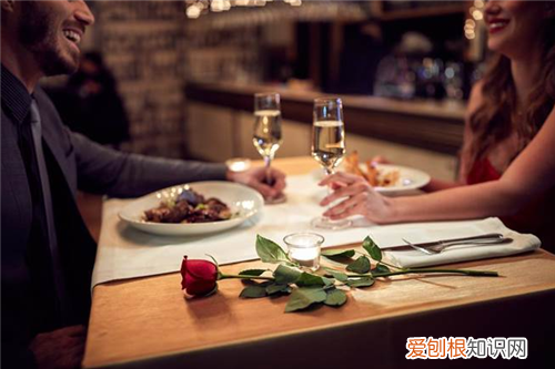 跟男生聊天聊什么话题好 谈恋爱的禁忌有什么