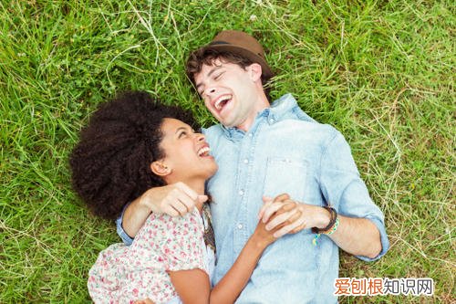 未婚男孩爱上已婚女人的表现 为什么单身男会爱上已婚女