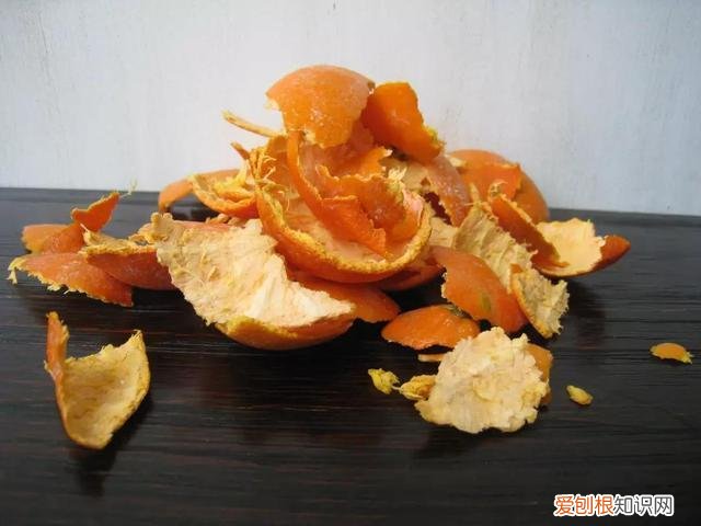 家里养花烂根是什么原因，养花的5个“窍门”，简单实用，花长得茂盛不怕烂根！