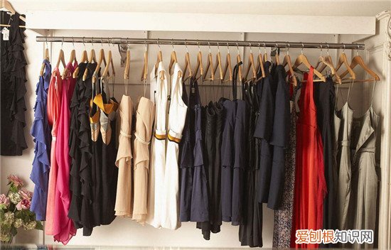 服装架怎么摆放这4大摆法更能吸引消费者的眼球