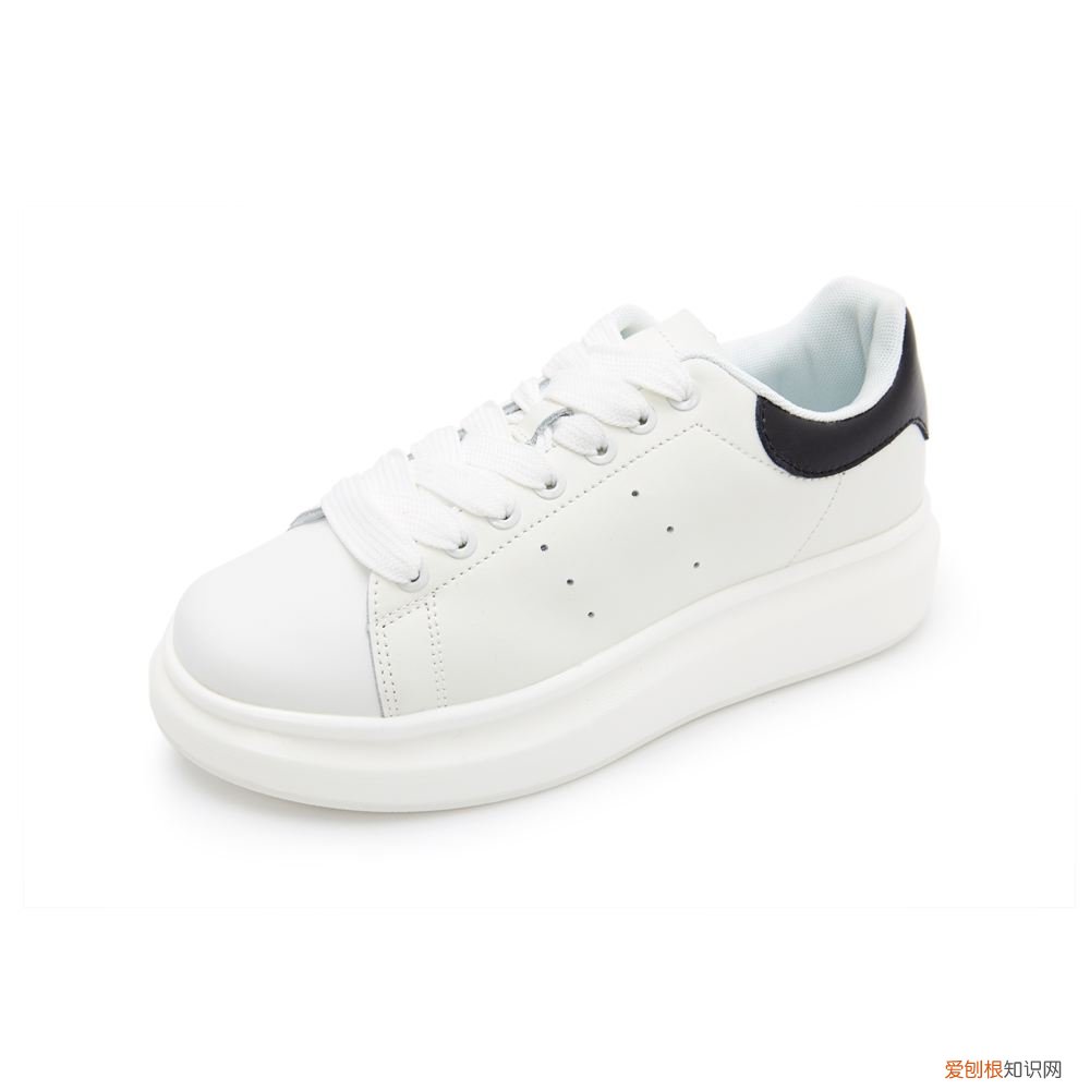 鞋边发黄怎么变白妙招 小白鞋的快速清洗方法