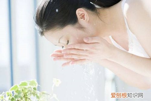 牛奶洗脸有什么好处牛奶洗脸的正确方法揭秘