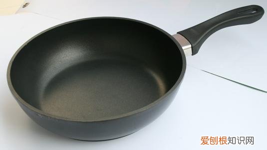 不粘锅涂层脱落还能用吗 怎么防止不粘锅涂层脱落