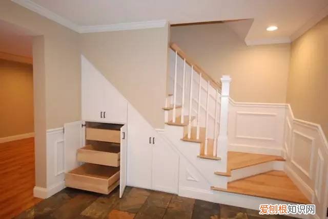 附14张设计图 楼梯下的空间怎样合理利用？这8种设计方法才是真实用！