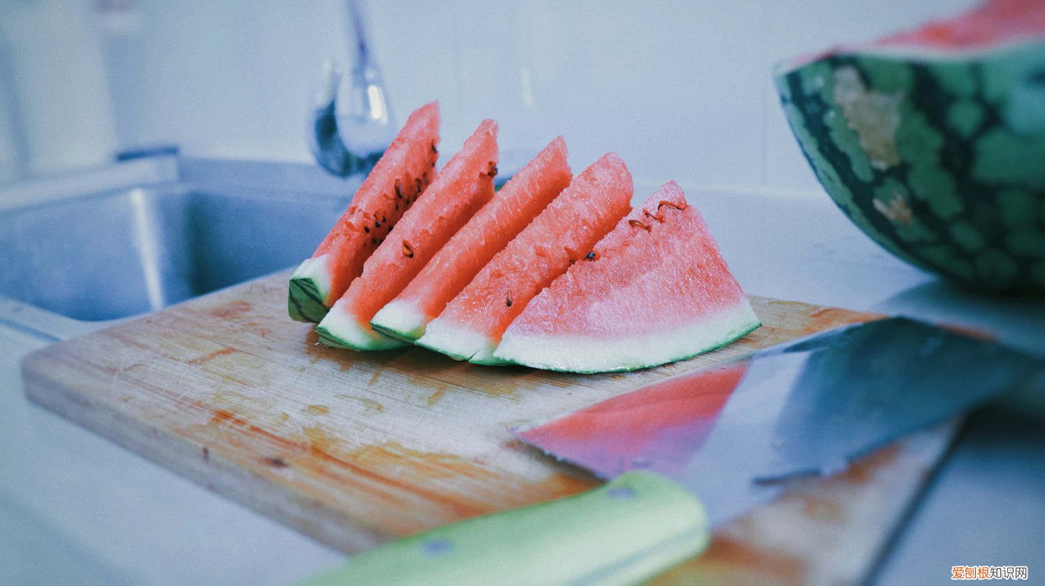 西瓜皮解暑吗 西瓜皮别乱扔，夏季解暑全靠它，效果赛过老人参！