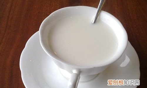 牛奶杯材质哪种好 什么时候喝牛奶是最好的