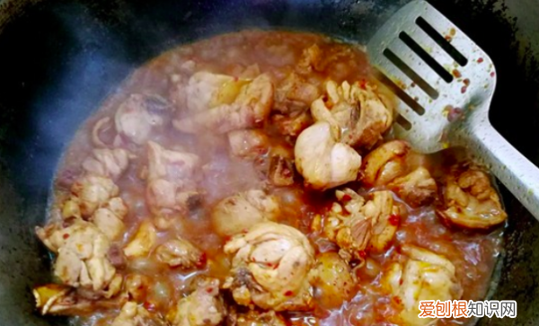 家常鸡块烧土豆的做法，土豆鸡块的家常做法大全窍门