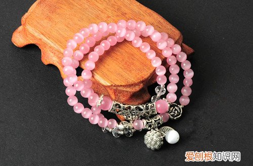 猫眼石手链戴了有什么好处 猫眼石物件的保养