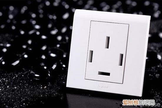 TCL墙壁开关插座怎么样 ?(强推：阻燃性、绝缘性、抗冲击性和防潮性等方面都十分出色）