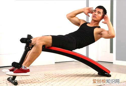 仰卧板怎么用 仰卧板正确的锻炼方法