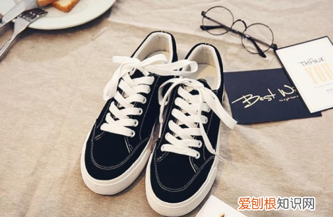 小白鞋焕然一新的方法，小白鞋发黄了怎么清洗就可以变白