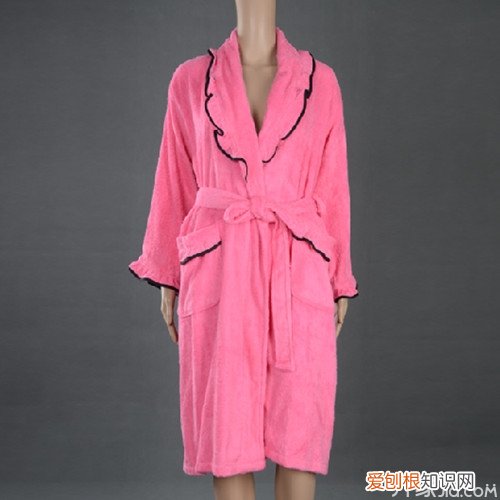 浴袍怎么用 网友:裹得严实依然性感