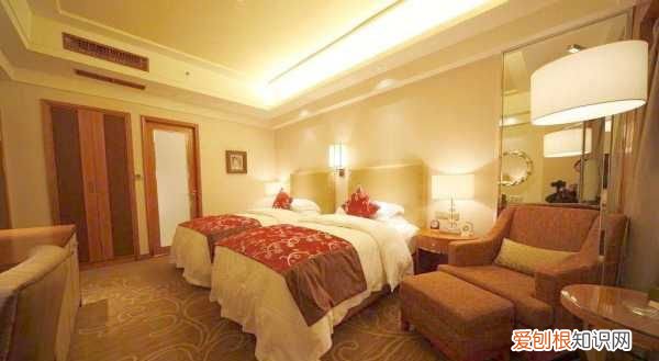 酒店差评如何回复，民宿该如何回复客人无理给的差评呢