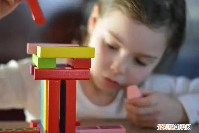 如何培养孩子的勇敢与自信论文,让孩子内心富足,自信又勇敢 !