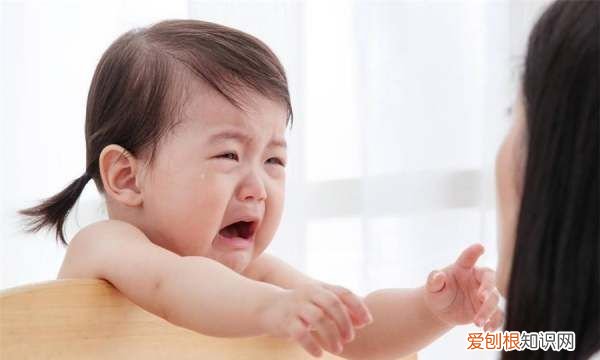 每次妈妈离开都想哭，父母离家孩子哭闹怎么办