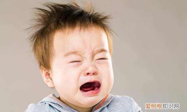 每次妈妈离开都想哭，父母离家孩子哭闹怎么办