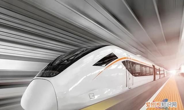 为什么高铁轨道下面有很多石子