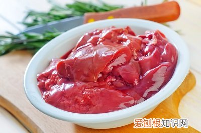 干涩水少吃什么，三种食物改善干涩，女人干涩应该吃什么食物可以缓解