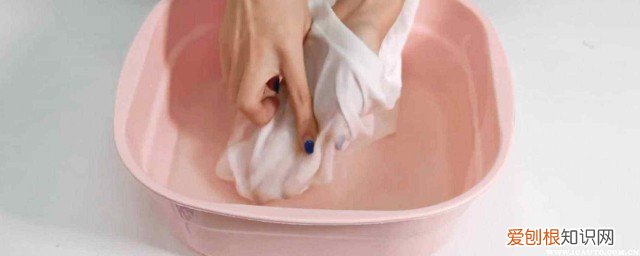 油画弄衣服上怎么洗 油画弄衣服上如何清洗呢