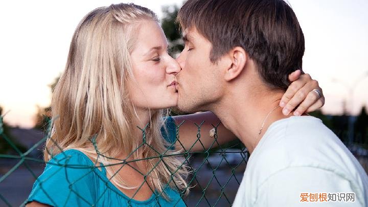 男人私处潮湿是怎么回事？帮你分析了这4个原因，男人底下潮湿是怎么回事