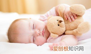 防止大月龄的宝宝踢被子妙招视频 防止大月龄的宝宝踢被子妙招