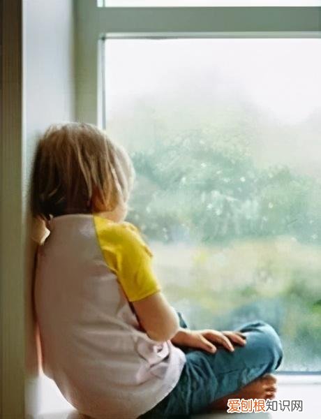 孩子内向不善于表达怎么办，孩子内向不善交际怎么办？家长掌握这7点，帮孩子建立自信