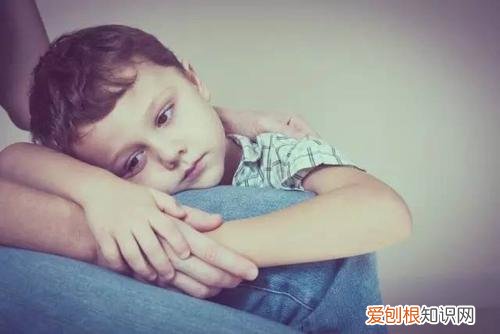 孩子内向不善于表达怎么办，孩子内向不善交际怎么办？家长掌握这7点，帮孩子建立自信