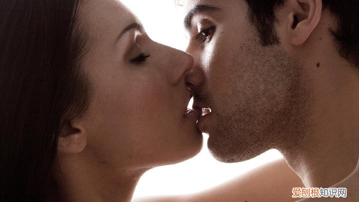 女性乳房变大的原因，女性乳房为何会吸引男人，女性乳房会变大吗