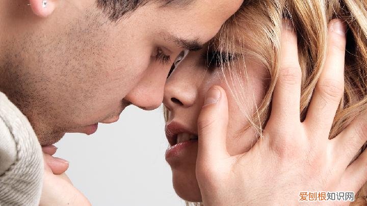 男人性欲低下是什么原因?性欲的强弱可能受遗传因素的影响,男性性功能低下主要什么原因引起?