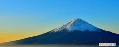 富士山下词意 富士山下酒的寓意