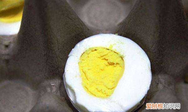 煮鸡蛋爆开是不新鲜，白水煮鸡蛋为什么会裂开