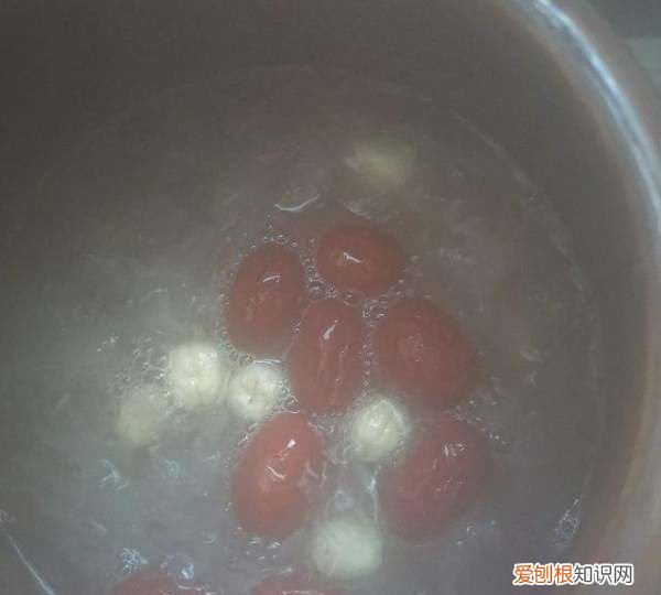 莲子羹需要哪些材料，燕窝莲子羹的做法窍门