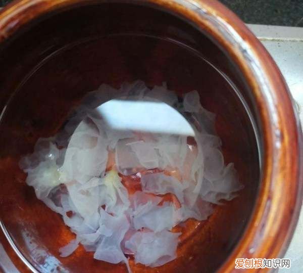 莲子羹需要哪些材料，燕窝莲子羹的做法窍门