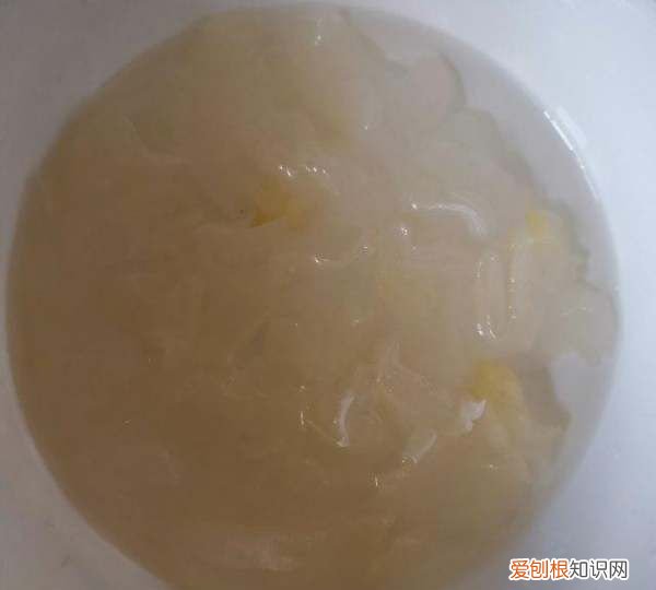 莲子羹需要哪些材料，燕窝莲子羹的做法窍门