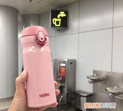 生活垃圾可以放家门口吗,用一个瓶子装一个月的生活垃圾