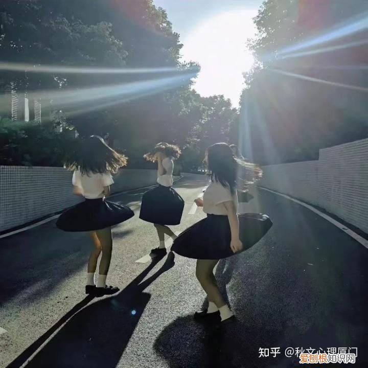 怎么做才能变得自信，如何更自信：9个有效的技巧方法