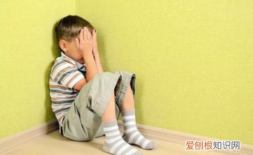 小孩内向不自信怎么办，孩子内向不善交际怎么办？家长掌握这7点，帮孩子建立自信