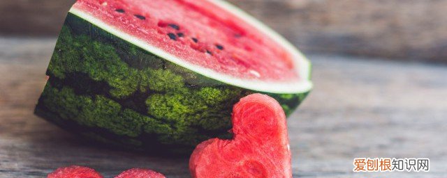 吃西瓜可以吃蜂蜜吗 吃西瓜能喝蜂蜜吗