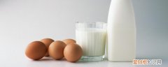 吃鸡蛋能不能喝纯牛奶? 吃鸡蛋能喝纯牛奶吗