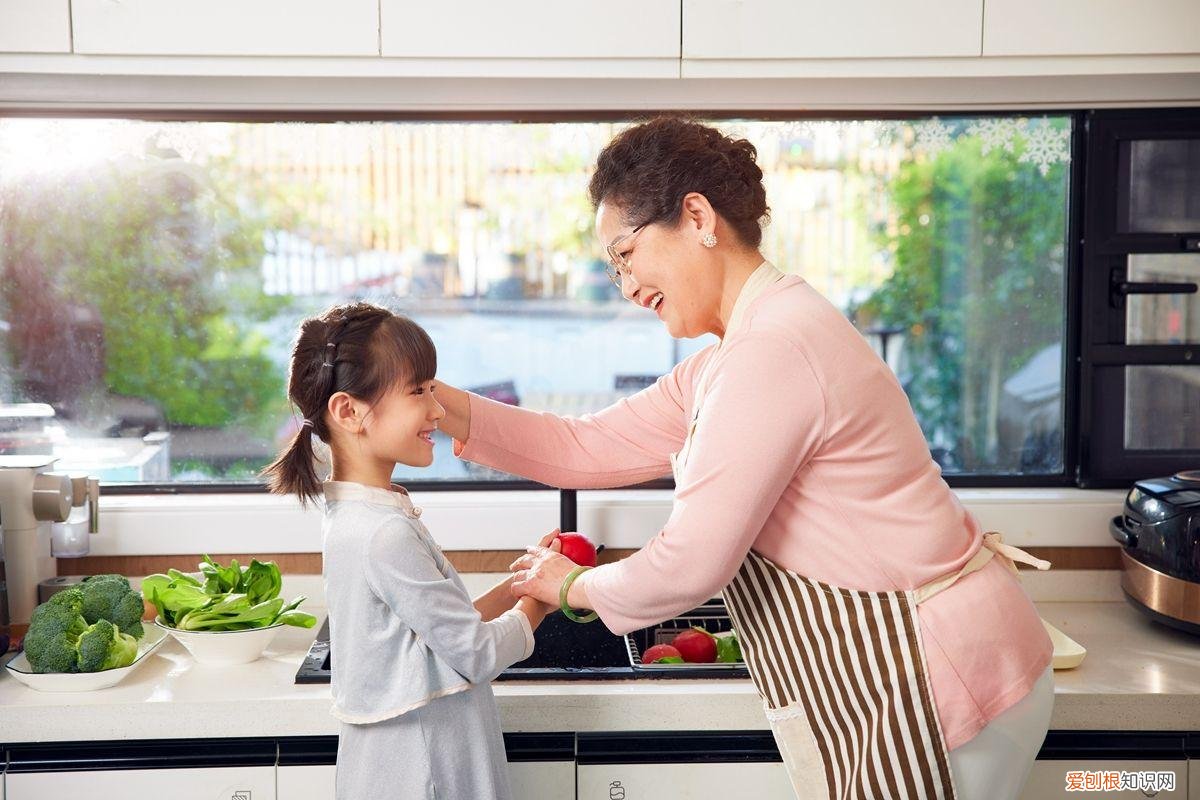 夸孩子好棒的句子，别再夸孩子“你真棒”效果会打折，教你3句话夸孩子，自信又优秀