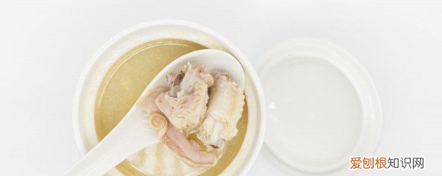 做月子用什么炖鸡汤好喝又营养 坐月子鸡汤怎么炖最有营养