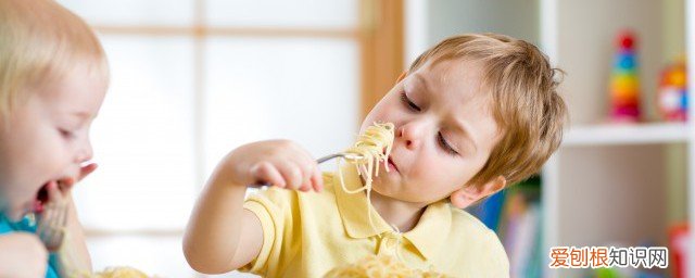 孩子吃了发霉东西怎么补救 小孩吃了发霉的东西怎么办《小孩吃了发霉的东西如何处理》