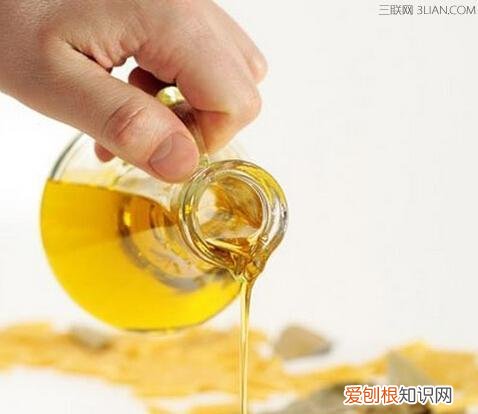 让花叶子更绿的偏方，养花用这5个小妙招，不花一分钱，绿叶长得旺！