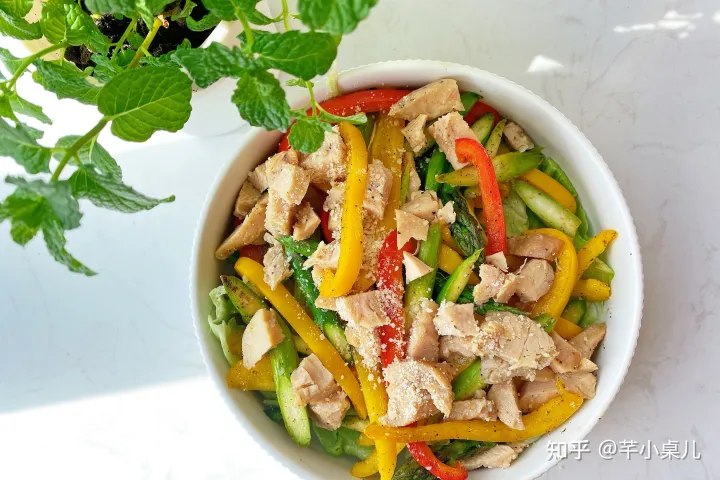 好好养一盆薄荷，哦莫一年了，我的薄荷活得还很好，聊聊怎么养薄荷？