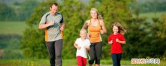 小步跑教学方法 小步慢跑的正确方法与技巧《如何正确的小步慢跑》