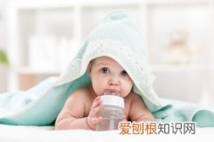 刚出生的婴儿很少哭是怎么回事 ，刚出生婴儿哭的少正常吗