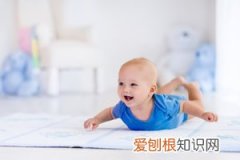 婴儿脸上长白色的痘痘怎么回事 ，婴儿脸上有白色痘痘怎么回事