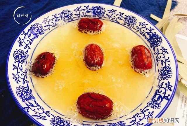 炖银耳汤怎么让银耳出胶呢